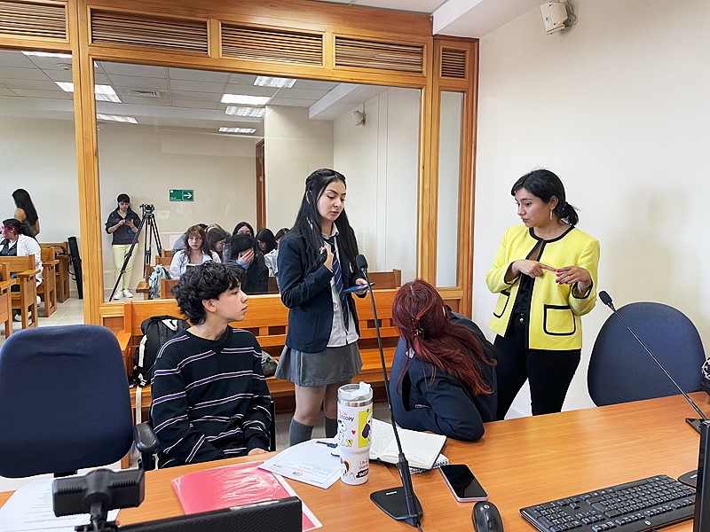 Estudiantes del Instituto Italia de Valdivia participaron en ejercicio “Tribunal de jóvenes”