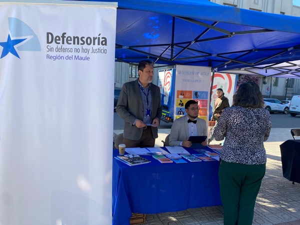 La actividad permiti&oacute; atender a una importante cantidad de p&uacute;blico presente en la principal plaza de Talca.