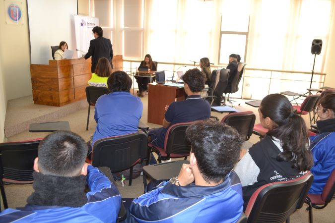 Una escena de la simulacion de la audiencia de formalizacion de una mujer imputada por parricidio.