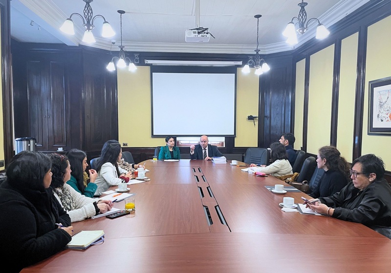 Defensor Regional de Los Ríos dialogó sobre justicia juvenil con representantes de colegios