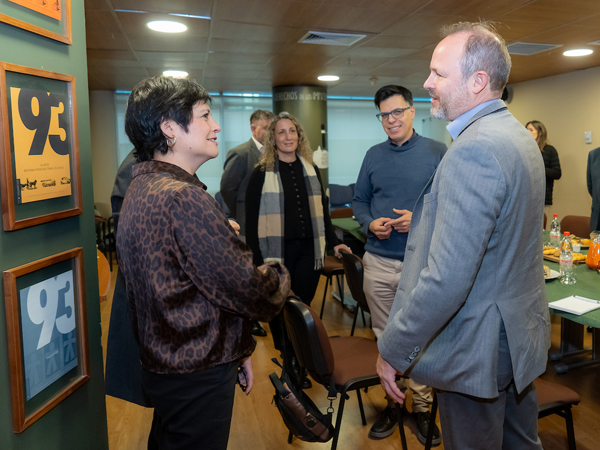 Las y los defensores p&uacute;blicos argentinos fueron recibidos por la Defensora Nacional, Ver&oacute;nica Encina.