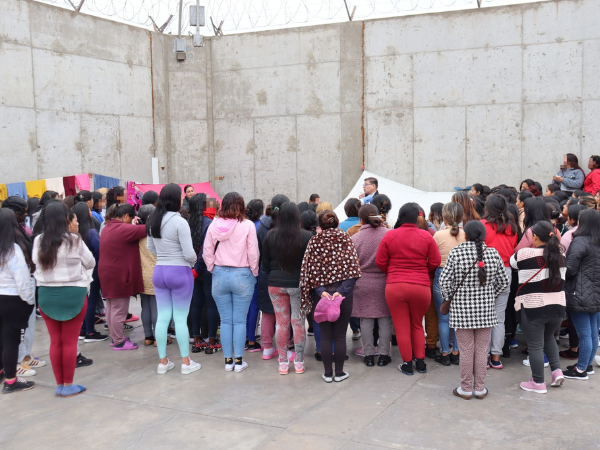 Gran participación de mujeres indígenas y extranjeras tuvo la nueva jornada de diálogo en el penal de Alto Hospicio.