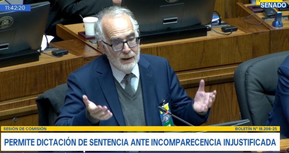 Defensoría advierte riesgos para el debido proceso en proyecto que permite dictar sentencia sin presencia del acusado