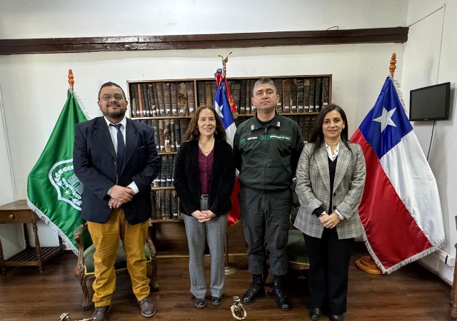 El defensor penitenciario Carlos Vera, la Defensora Regional Daniela Báez, el alcaide Álex Miranda y la jefa de Estudios de la DRMN, Sandra Haro.