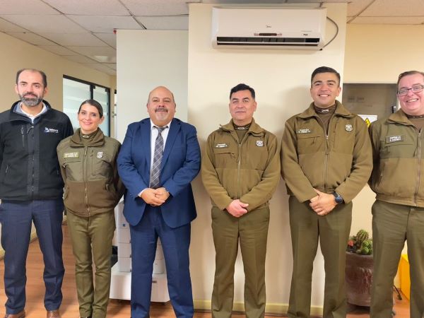 Tanto Carabineros como la Defensoría coincidieron en la importancia de mantener capacitaciones permanentes en temas de interés común.