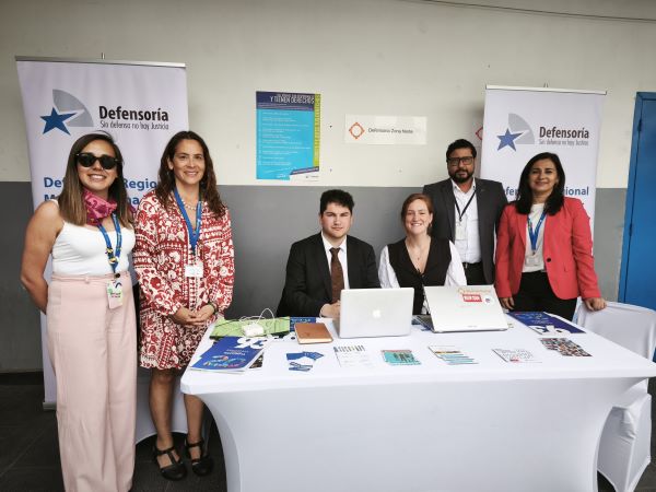 Representantes de la Defensorías Metropolitanas Norte y Sur valoraron la 'Feria de reinserción' en el CMN de Til Til.