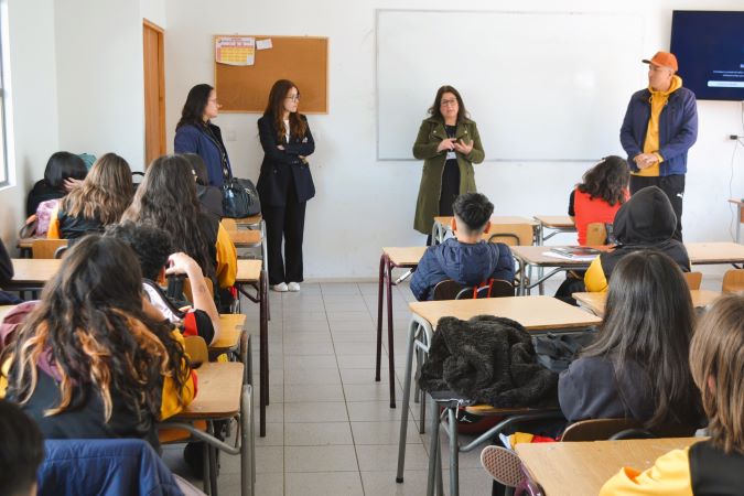 Un momento de la charla en el colegio "Manantiales de Elqui".