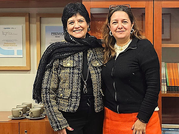 La Defensora Nacional, Ver&oacute;nica Encina Vera, junto a la Relatora Especial de la ONU, Gina Romero Rodr&iacute;guez.