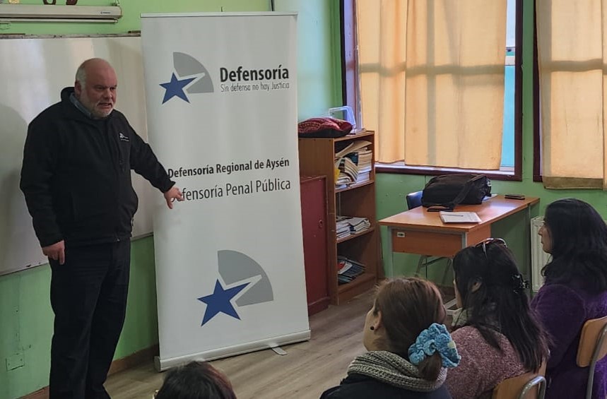 Este encuentro con apoderadas del liceo permitió dar conocer misión, objetivos y formas de trabajo de la Defensoría Penal Pública, entre otros temas.