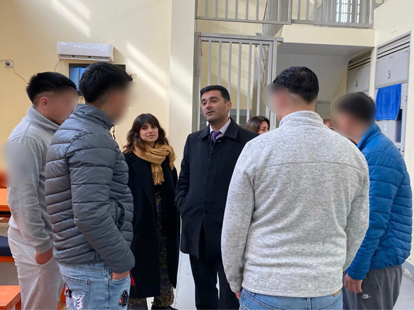 Pablo Aranda y Francisca Eulufi recogieron diversas inquietudes de los jóvenes internos en el CRC de Talca.