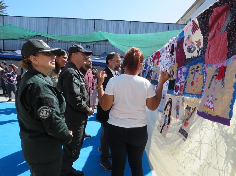 A través de un lienzo, que espera ser continuado en otros penales, las mujeres del CPF cerraron "Retazos de memoria".