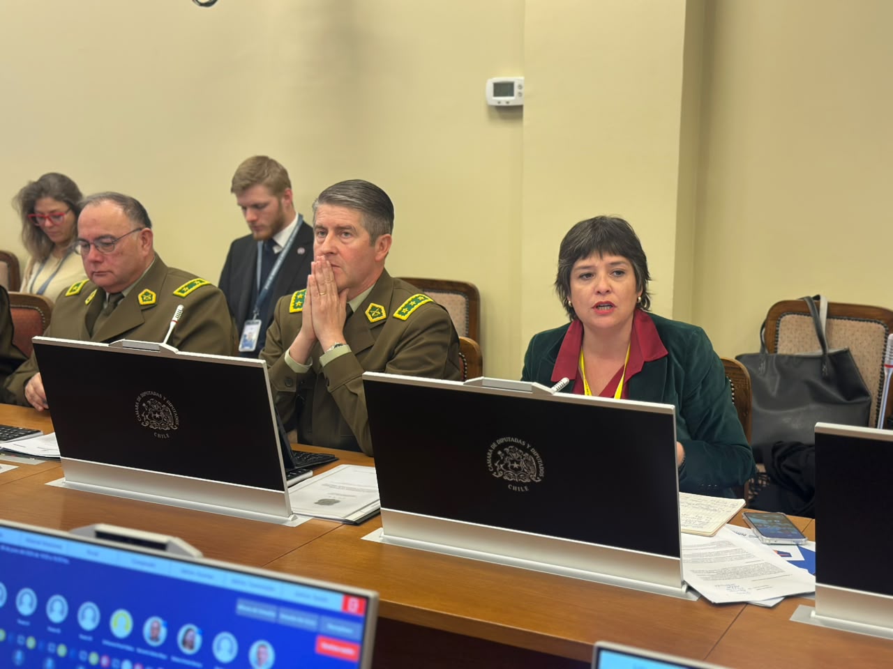 Defensora Nacional advierte riesgos de legalidad y proporcionalidad en proyecto que sanciona el ocultamiento de identidad en espacios públicos