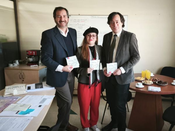 En la ocasi&oacute;n, Sanzana entreg&oacute; material de difusi&oacute;n para ser compartido con usuarios que concurran al municipio de Lo Espejo.