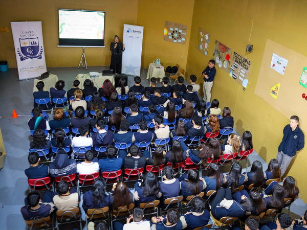 Defensoría de Tarapacá realizó jornada informativa sobre responsabilidad penal juvenil en el Colegio Costa College
