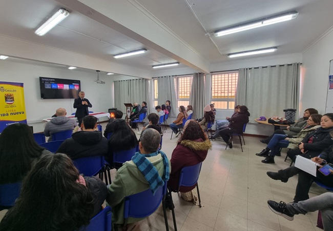 El centro educacional mantiene vacantes para jóvenes y adultos que hayan tenido dificultades para completar sus estudios regulares.