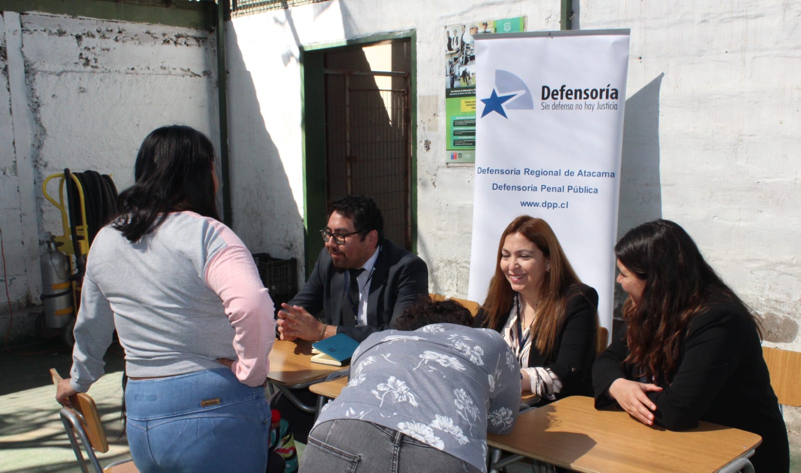 El equipo de la Defensoría Regional atendió las consultas de los ciudadanos extranjeros condenados en el CCP de Copiapó. 