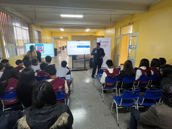 Defensoría Regional de La Araucanía explicó la responsabilidad penal adolescente a estudiantes de Lautaro