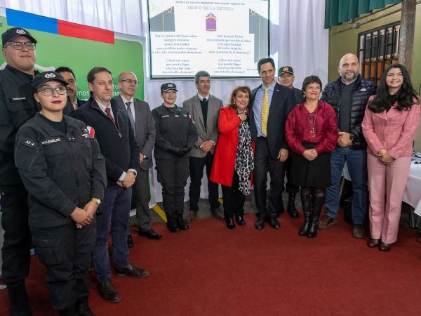 Defensoría Penal Pública donó más de 700 libros a internos de la cárcel de Talagante