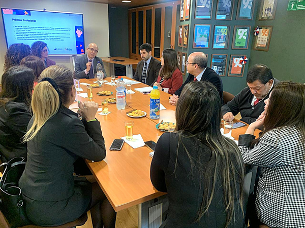 El productivo encuentro se realiz&oacute; en la Defensor&iacute;a Nacional y dur&oacute; casi dos horas.