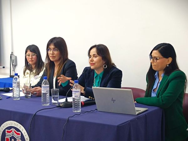 La exposición de la Defensora Regional de Coquimbo, Inés Rojas, durante el seminario.