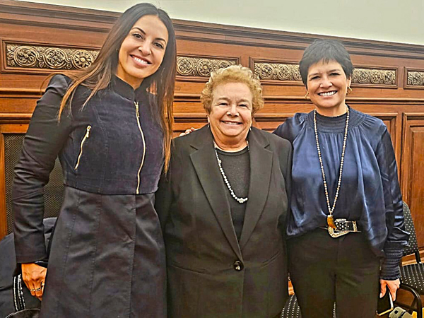 En mayo pasado, la defensora p&uacute;blica Patricia Alvarado junto a la Defensora General de la Naci&oacute;n (Argentina) y la Defensora Nacional, Ver&oacute;nica Encina.