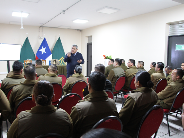 El defensor p&uacute;blico Gonzalo Benavente realiz&oacute; una nueva charla para carabineros de la macrozona sur.