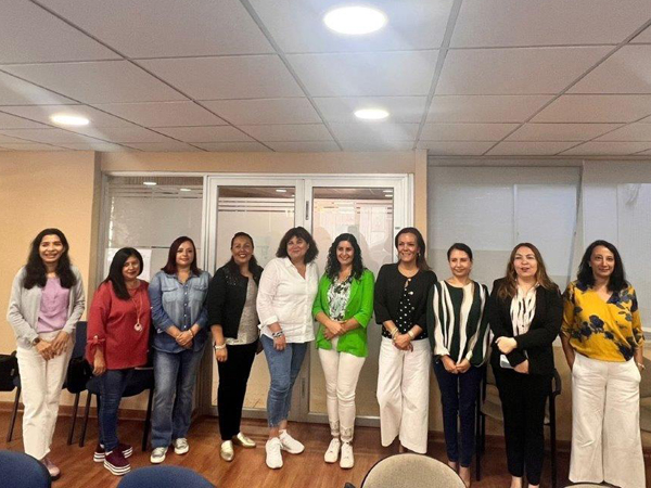 El equipo femenino de la Defensoría Regional de Atacama, durante el desayuno.