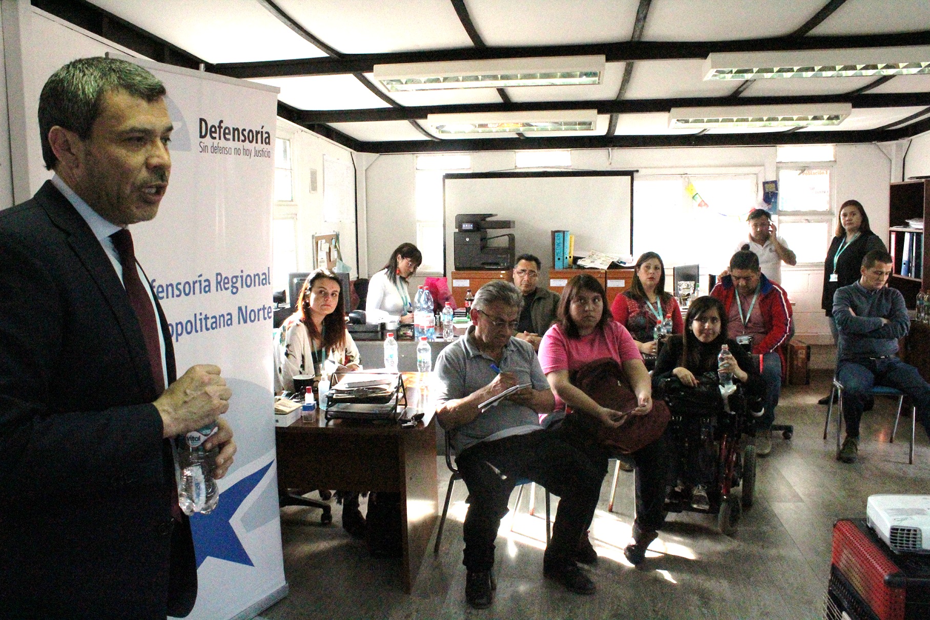 El abogado de Estudios Rodrigo Barrera expuso sobre detenciones ilegales y el Proyecto Inocentes ante el equipo de Seguridad Ciudadana de Lo Prado 