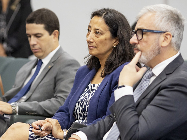 (Foto: gentileza de Myke Sena/DPU) Claudia Castelletti y Raúl Palma durante la jornada inicial del curso que dictan en Brasilia (Brasil).