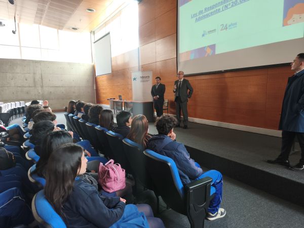 Alumnos de Maipú se acercaron al sistema penal y a la Ley de Responsabilidad Penal Adolescente