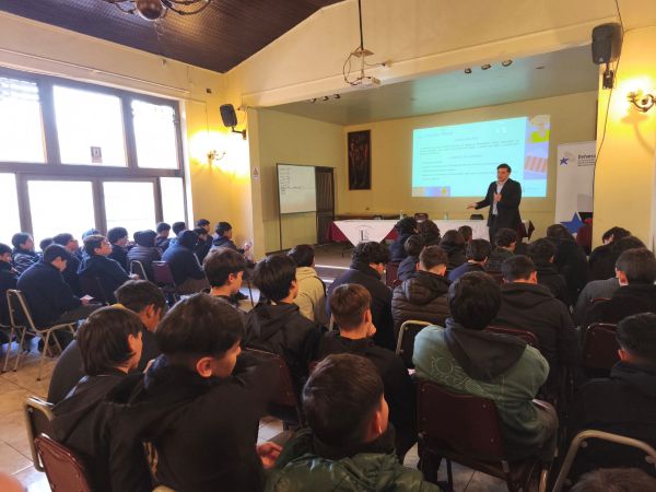 Charlas de difusión para alumnos en situación vulnerable reúnen a la Defensoría y a Proyecto B