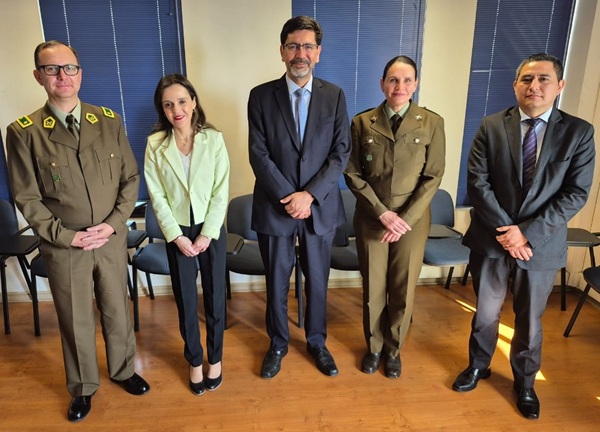 El nuevo jefe de Zona y la prefecta de Colchagua fueron recibidos por los directivos de la Defensor&iacute;a de O'Higgins.