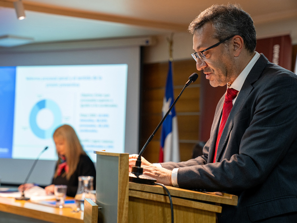 El Defensor Nacional, Carlos Mora Jano, durante su exposición en el seminario.