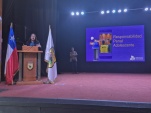La Alcaldesa de Mostazal, Ver&oacute;nica Arroyo, entreg&oacute; el contexto e invit&oacute; a los estudiantes a seguir atentos l exposici&oacute;n del equipo de defensa juvenil.