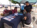 La postulante Beatriz Morales de la Defensor&iacute;a Local de Maip&uacute;, responde consultas de usuarios